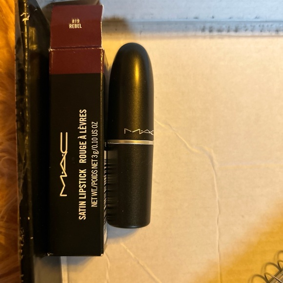 Mac Satin Lipstick #819 Rebel New - Picture 10 of 10